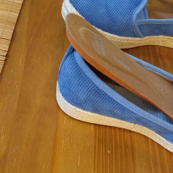 CLARKS SLIP-ON SNEAKERS  SIZE 6 W - Picture 3 of 4